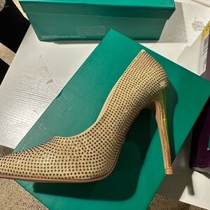 NWT Lauren Lorraine Gold Studded Heels